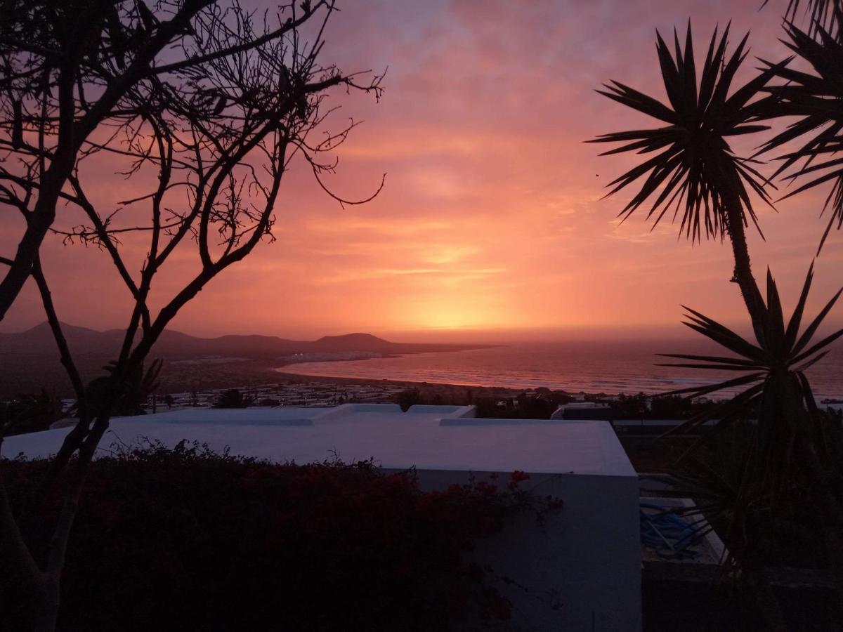 Beautiful Small Bungalow, Amazing Views And Garden Famara Exteriör bild