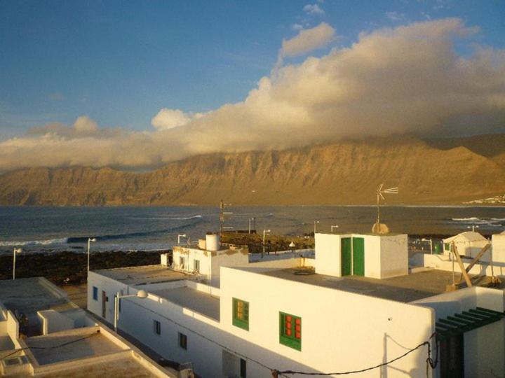Beautiful Small Bungalow, Amazing Views And Garden Famara Exteriör bild