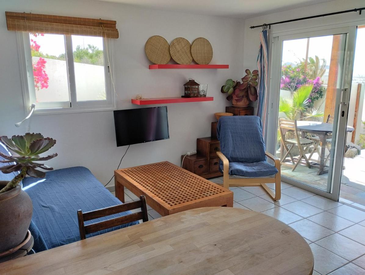 Beautiful Small Bungalow, Amazing Views And Garden Famara Exteriör bild
