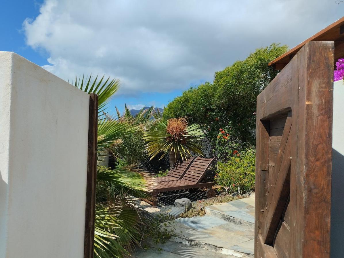 Beautiful Small Bungalow, Amazing Views And Garden Famara Exteriör bild