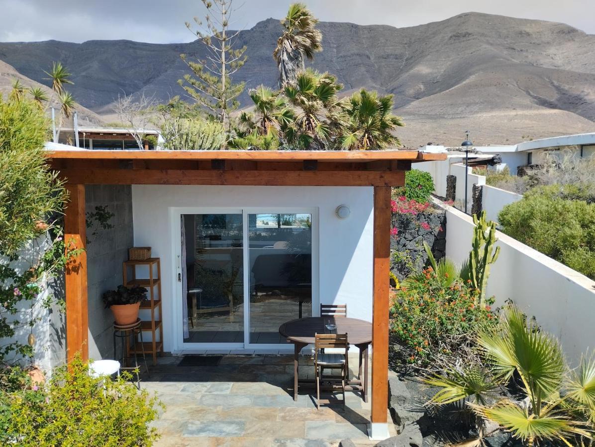 Beautiful Small Bungalow, Amazing Views And Garden Famara Exteriör bild
