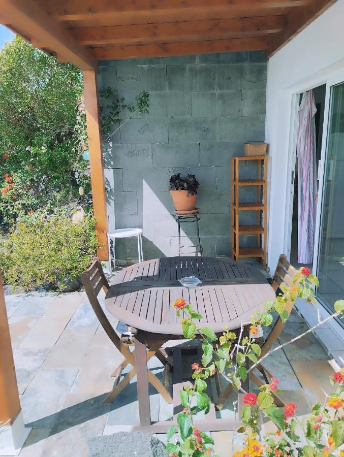 Beautiful Small Bungalow, Amazing Views And Garden Famara Exteriör bild
