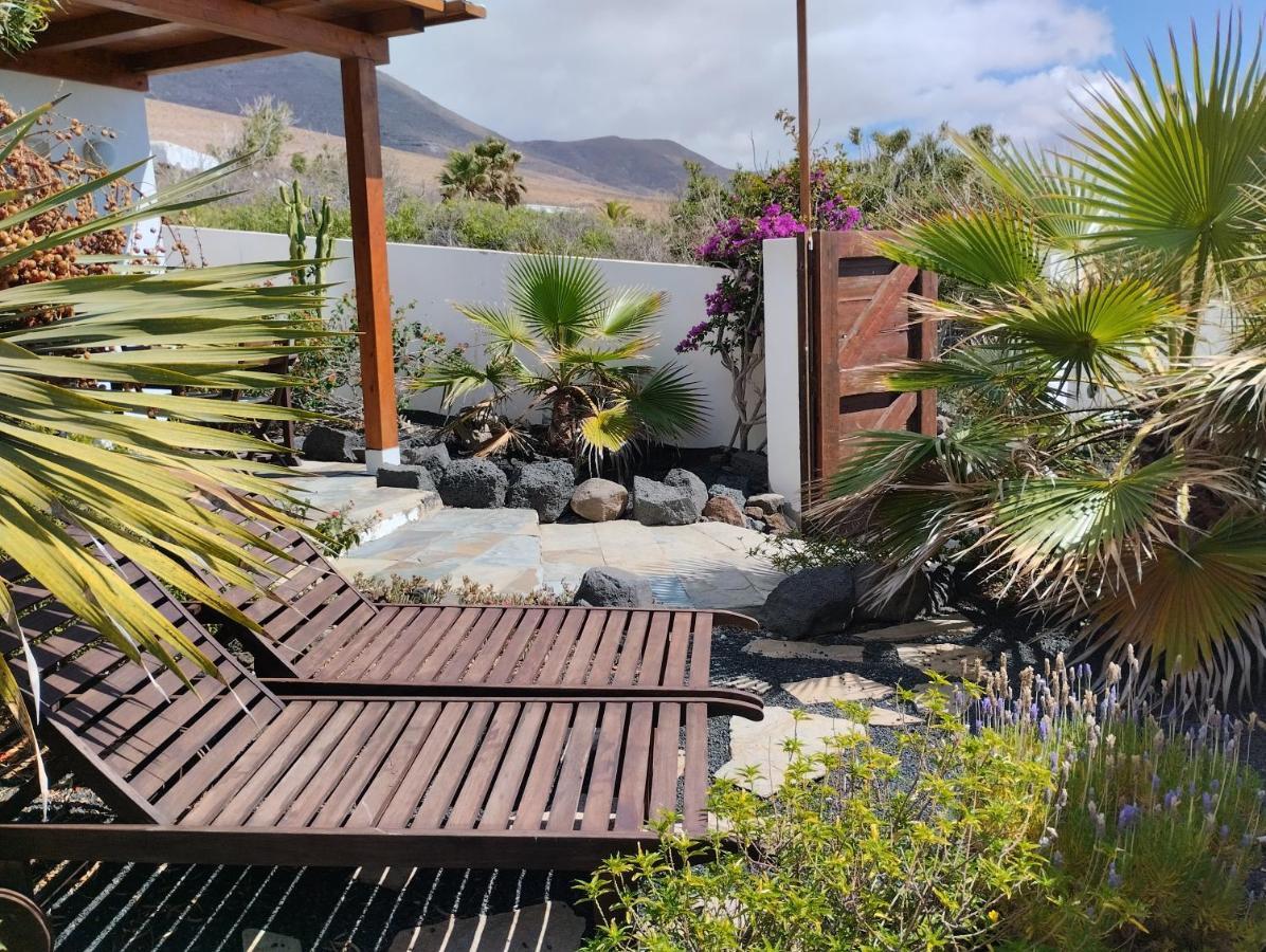 Beautiful Small Bungalow, Amazing Views And Garden Famara Exteriör bild