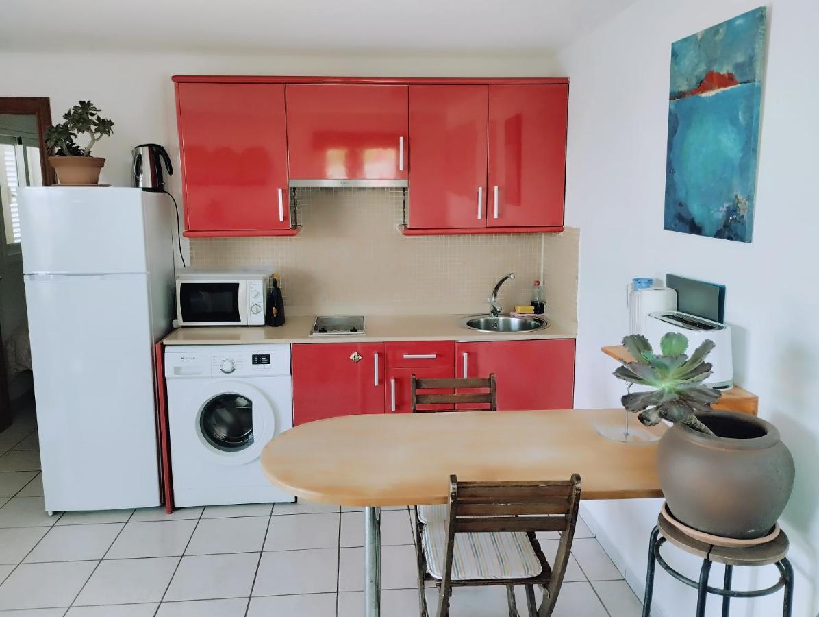 Beautiful Small Bungalow, Amazing Views And Garden Famara Exteriör bild
